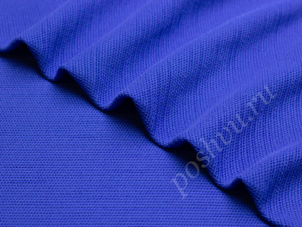 Костюмная ткань крупного плетения василькового цвета
