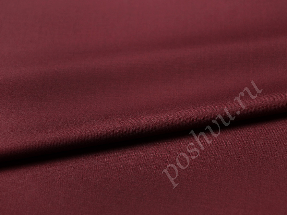 Костюмная двухсторонняя шерстяная ткань бордового цвета