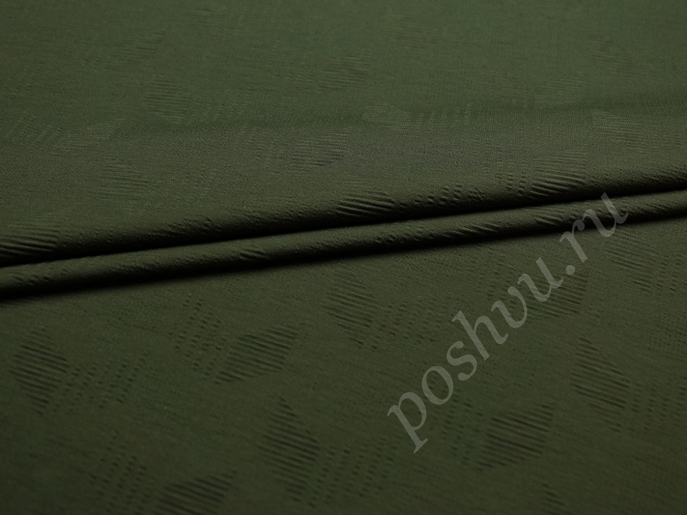 Трикотажная плотная ткань с текстурным рисунком шеврон цвета темный хаки