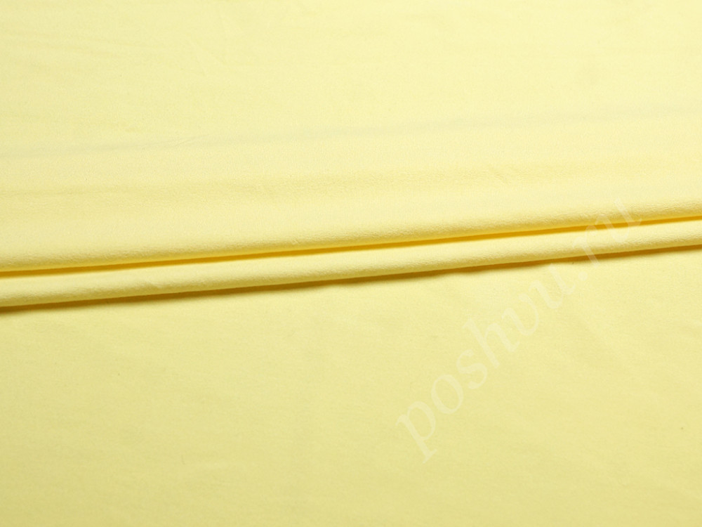 Трикотажная футболочная ткань светло-желтого цвета