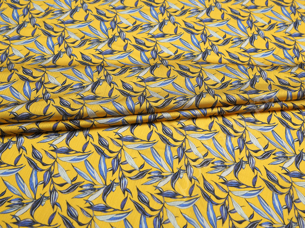 Ткань блузочная с растительным принтом на желтом фоне